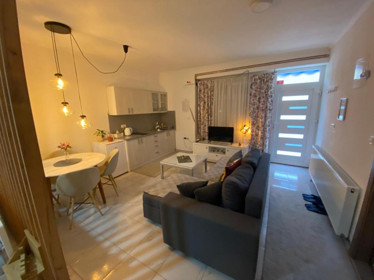 Deluxe Apartment Tuzla Exterior photo